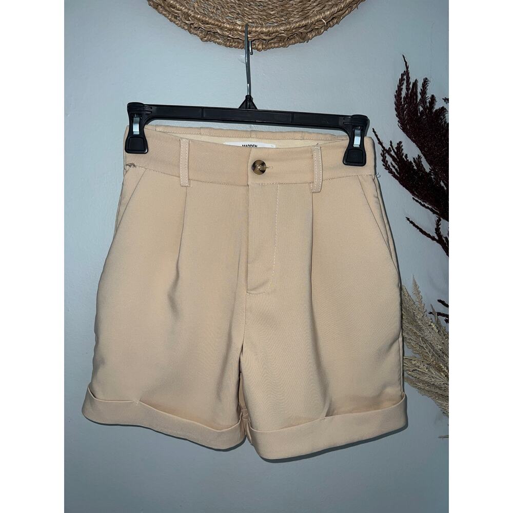 Madden NYC women’s beige trouser shorts size XS dressy pleated cuffed 5” inseam